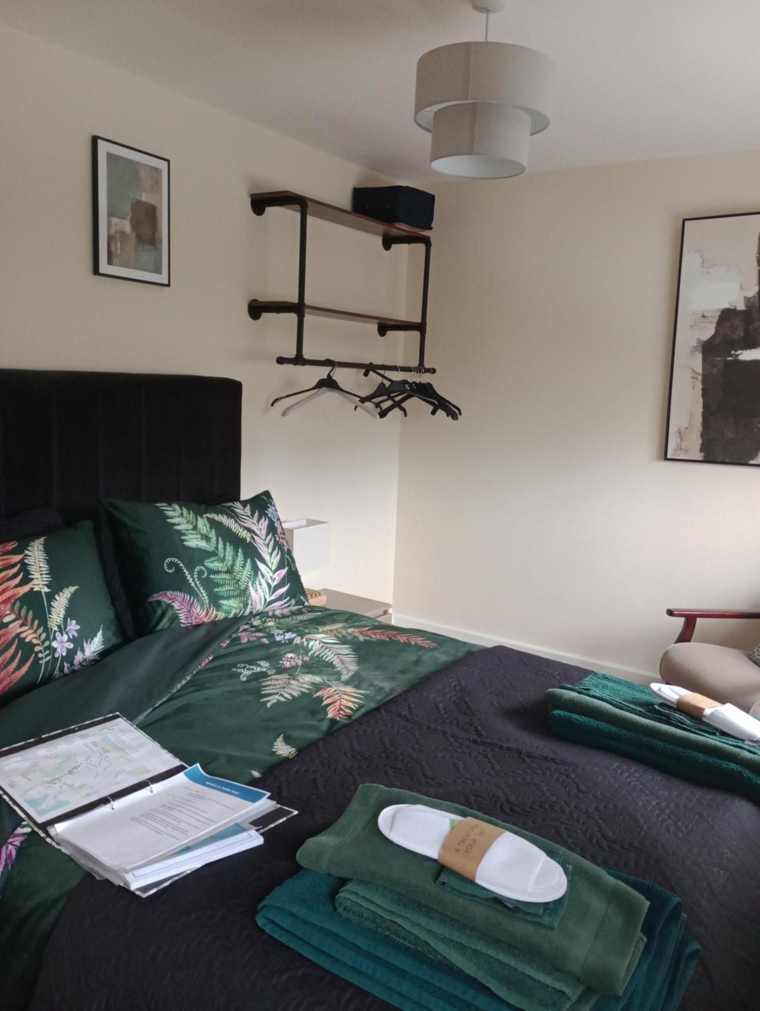 Bed and Breakfast Upstairs At Pebble Point Хорнси Экстерьер фото